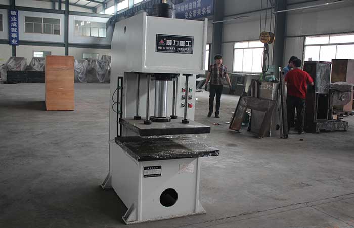 40噸單柱（單臂）液壓機(jī)