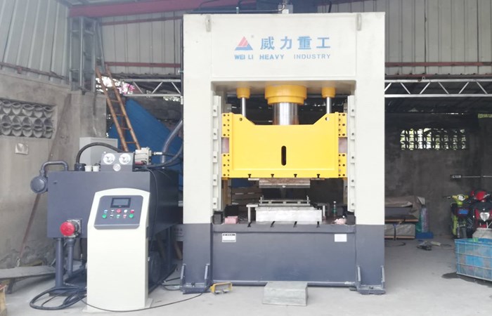 汽車萬(wàn)向節(jié)軸承座液壓機(jī),500噸熱壓成型框架式液壓機(jī)